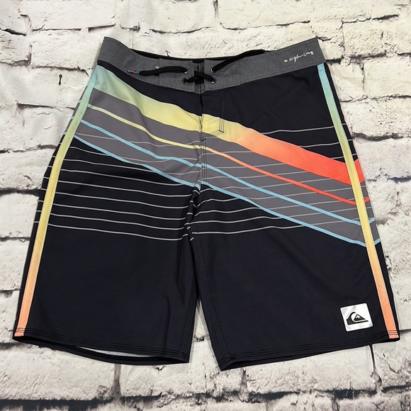 Quicksilver Men’s Highline Board Shorts Size 30 - Picture 4 of 13